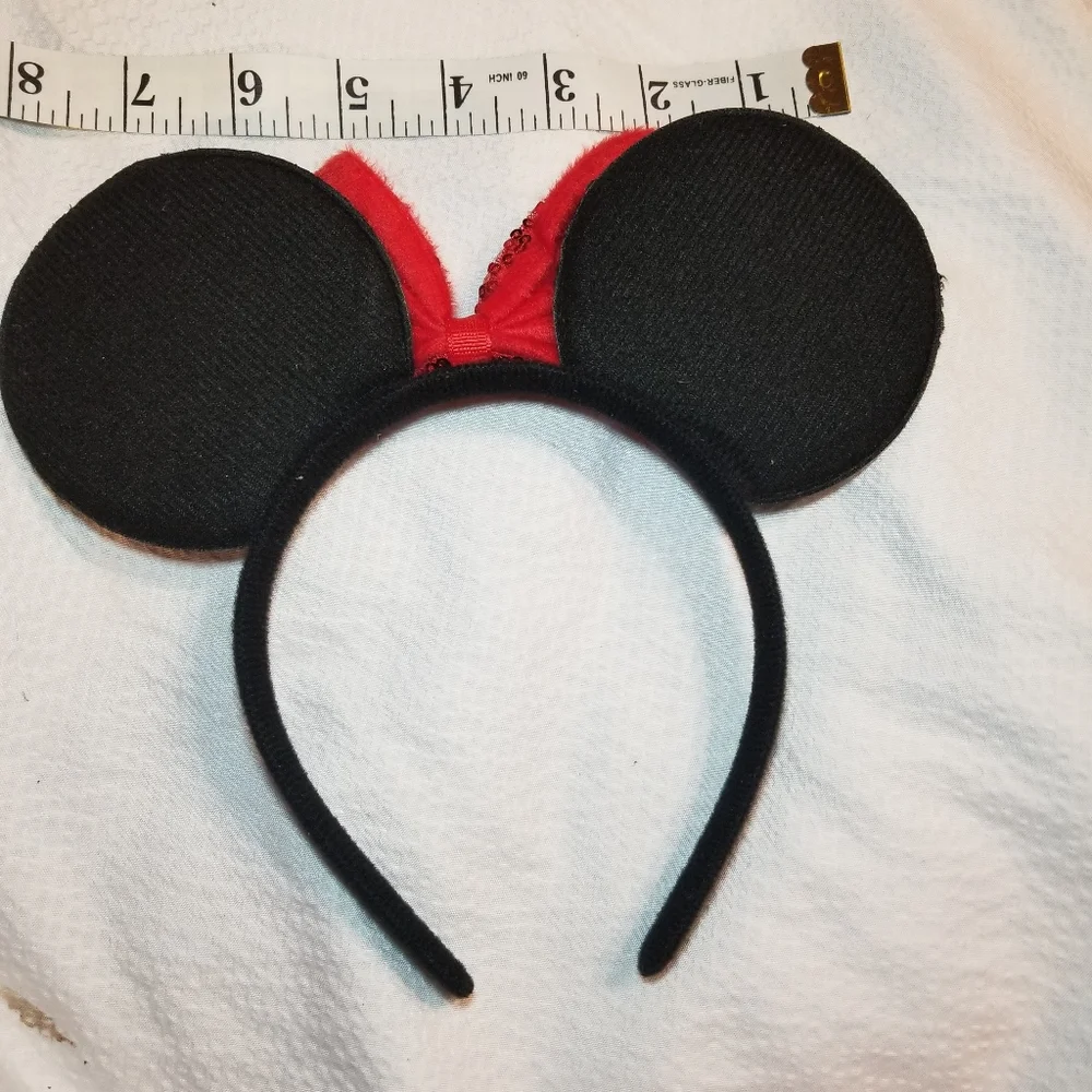 NWT MOUSE EAR SET SEQUIN 7 PIECES MOUSE EAR SCRUNCHY